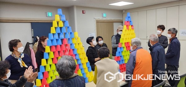 치매안심센터 기억의정원 쉼터 운영 모습(사진=단양군)